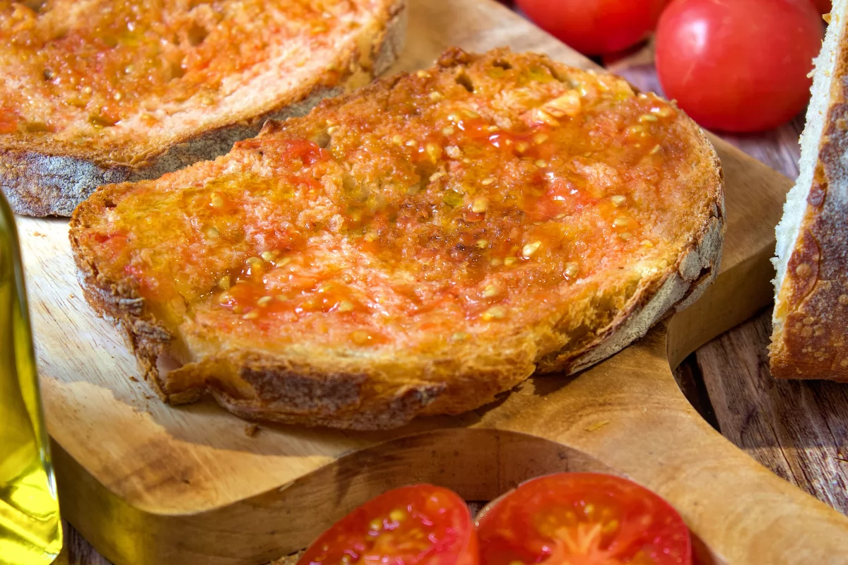 Pan rustico con tomate